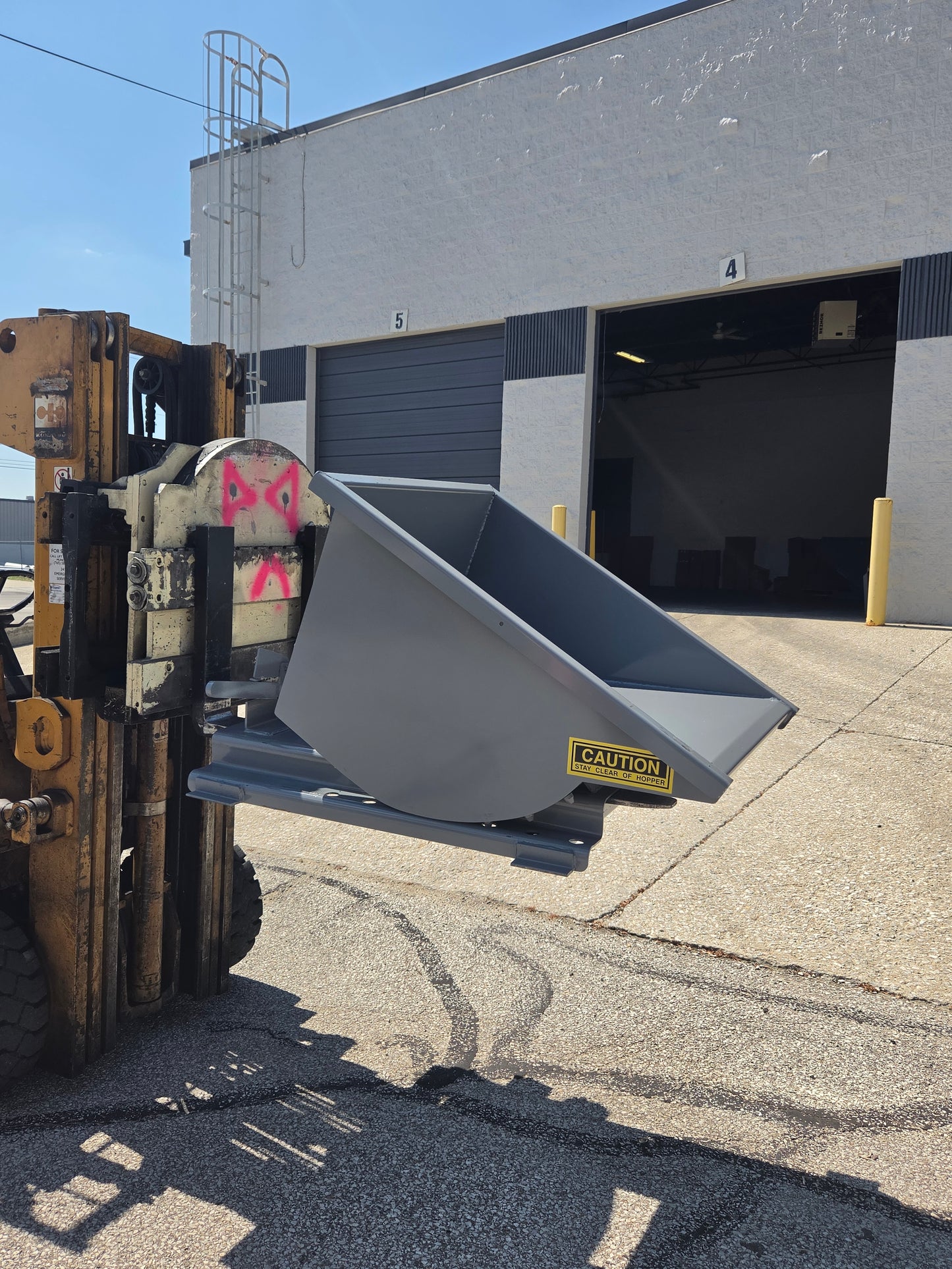 1/4-Yard Dumping Hopper