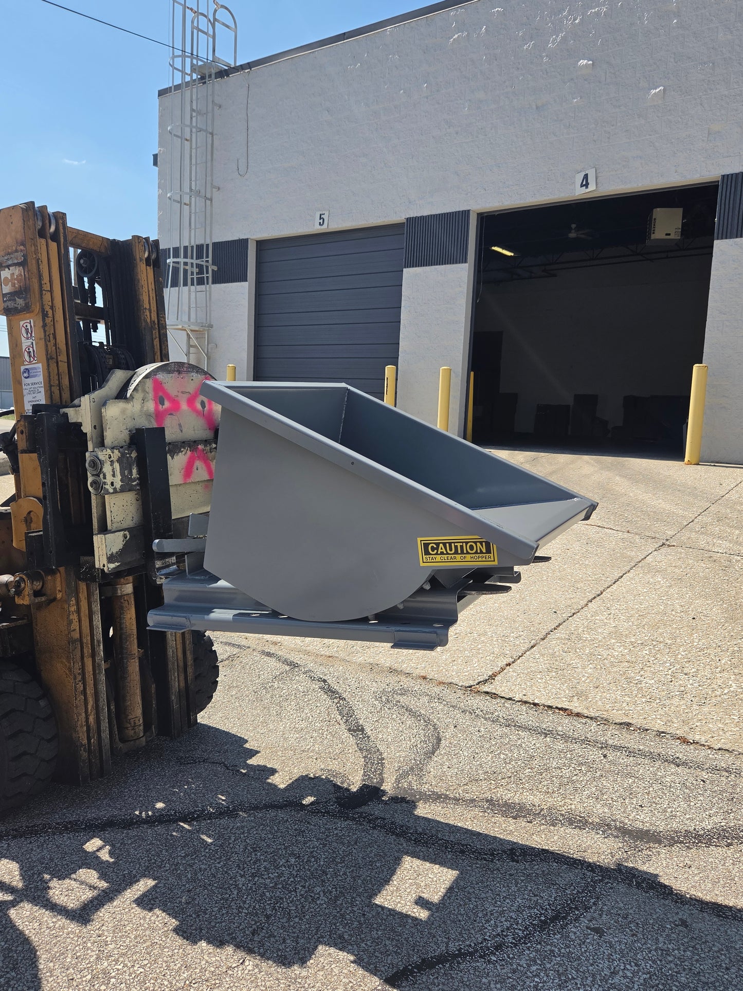 1/4-Yard Dumping Hopper